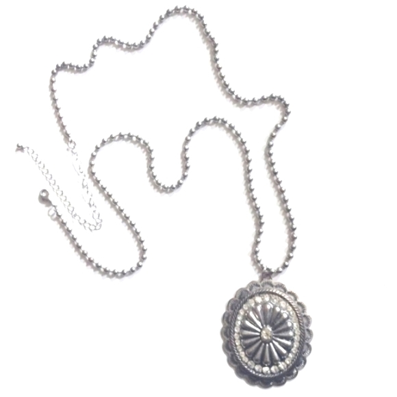 VINTAGE SILVER BEADED CHAIN NECKLACE WITH SILVER/CRYSTAL CONCHO PENDANT - Picture 9 of 9